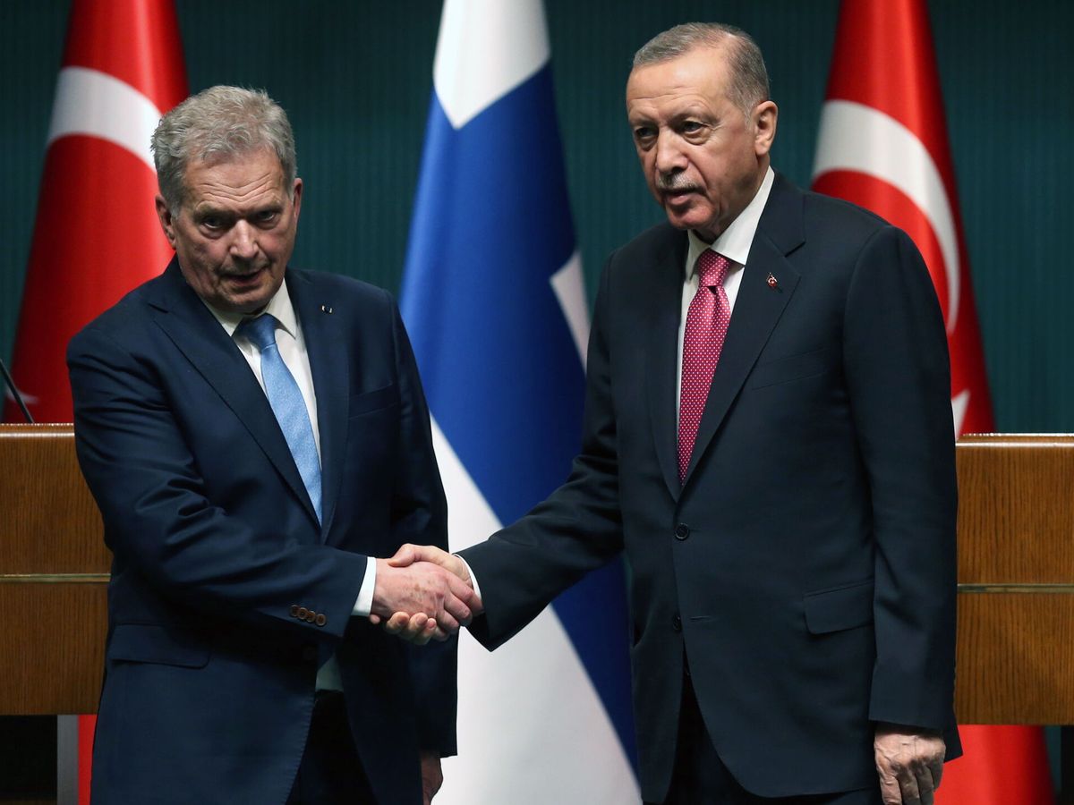 Foto: El presidente de Finlandia, Sauli Niinisto (i), y el presidente turco,  Recep Tayyip Erdogan. (EFE/EPA/Necati Savas)