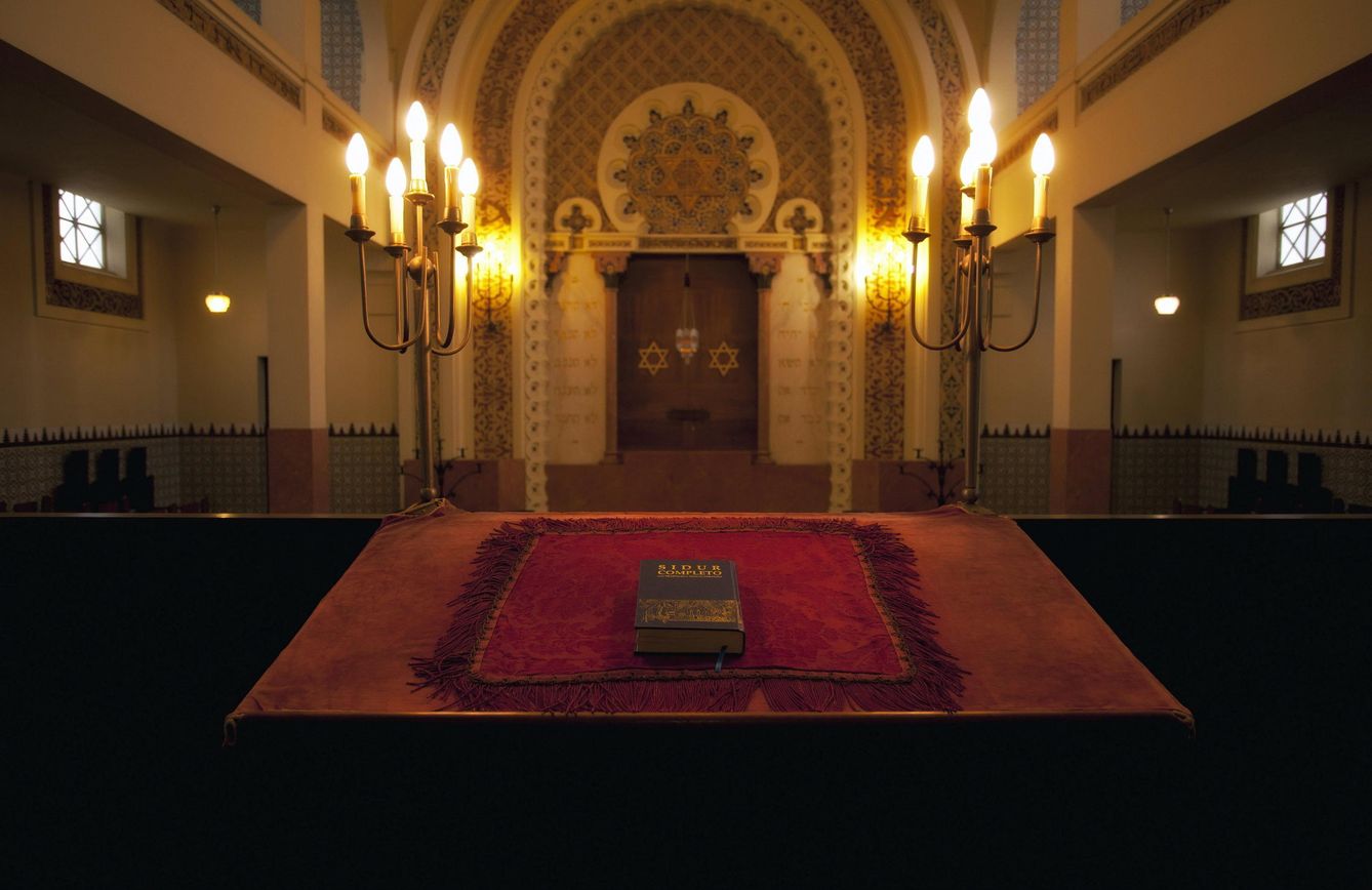 Fotografía facilitada por la Comunidad Israelita de Oporto del interior de la Sinagoga de Oporto (Efe).