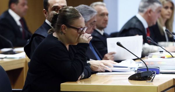 Foto: La auxiliar de clínica del hospital Príncipe de Asturias de Alcalá de Henares, Beatriz López, durante el juicio. (EFE)