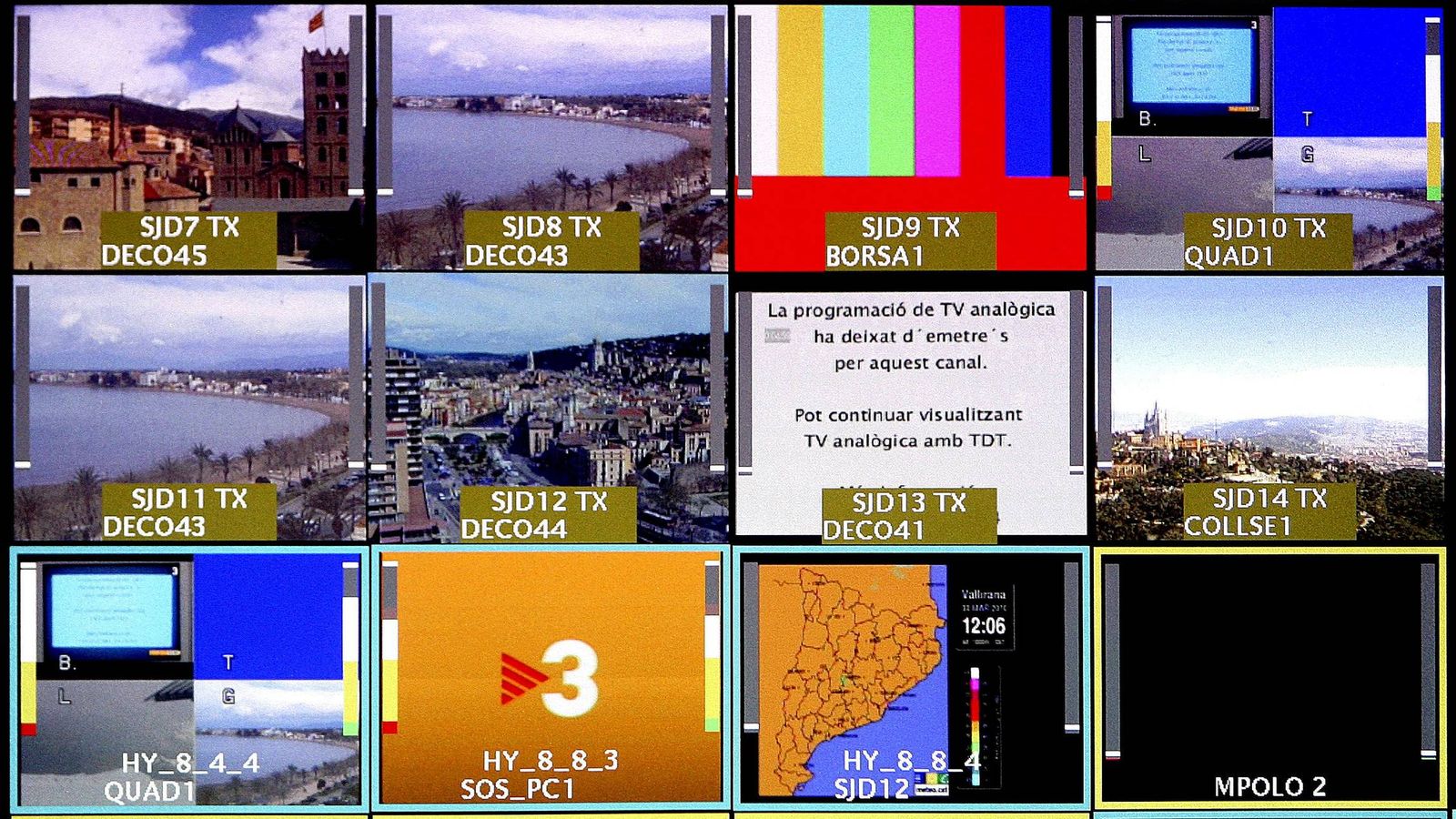 Foto: Varias pantallas, en un centro de control de emisiones de TV3. (EFE)