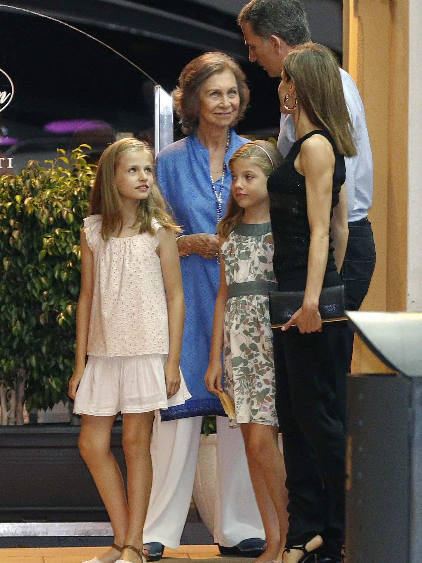 El Rey, la reina Letizia, la reina Sofia y las infantas Leonor y Sofia. (EFE)