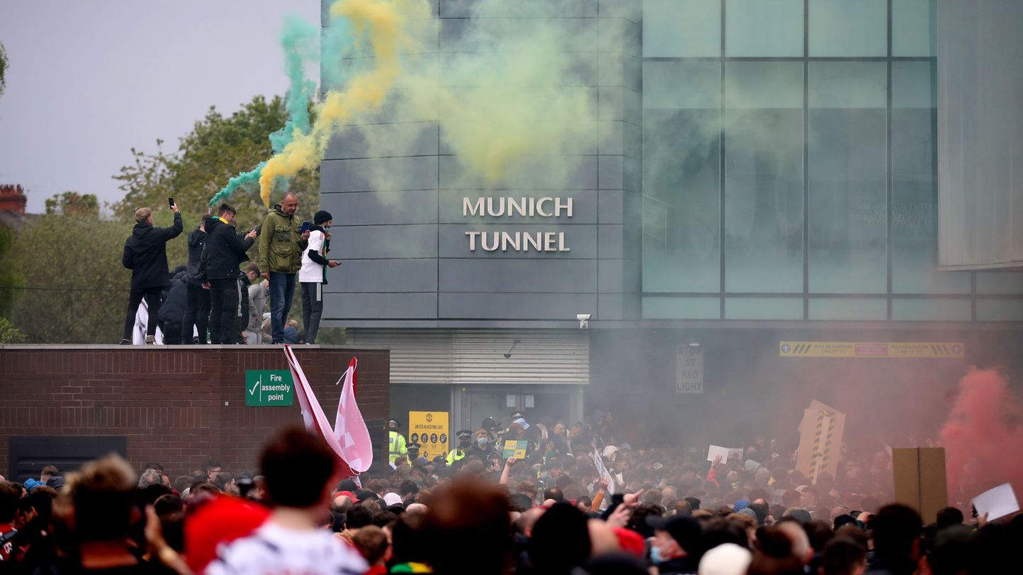 Imagen de las protestas en el estadio. (REUTERS)