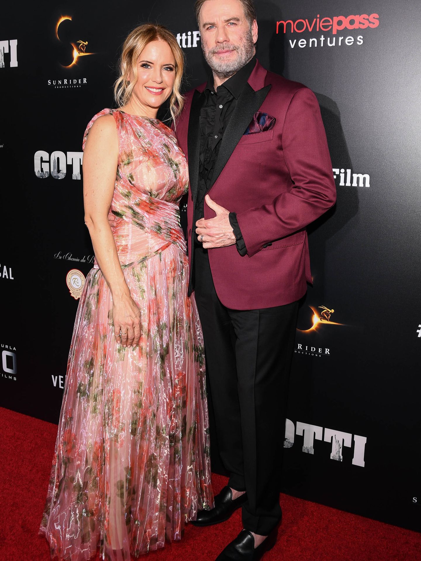  Kelly Preston y John Travolta, durante el estreno de 'Gotti'. (Getty)