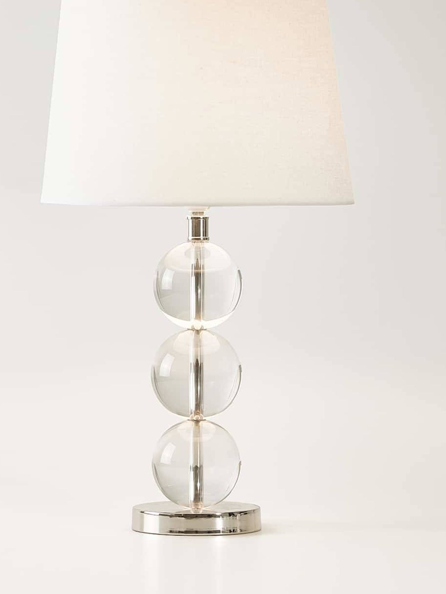 Una de las lámparas más bonitas que hemos visto de Zara Home.