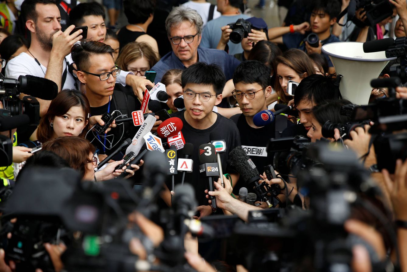 Joshua Wong explica su oposición al proyecto de ley de extradición ante los medios. (Reuters)