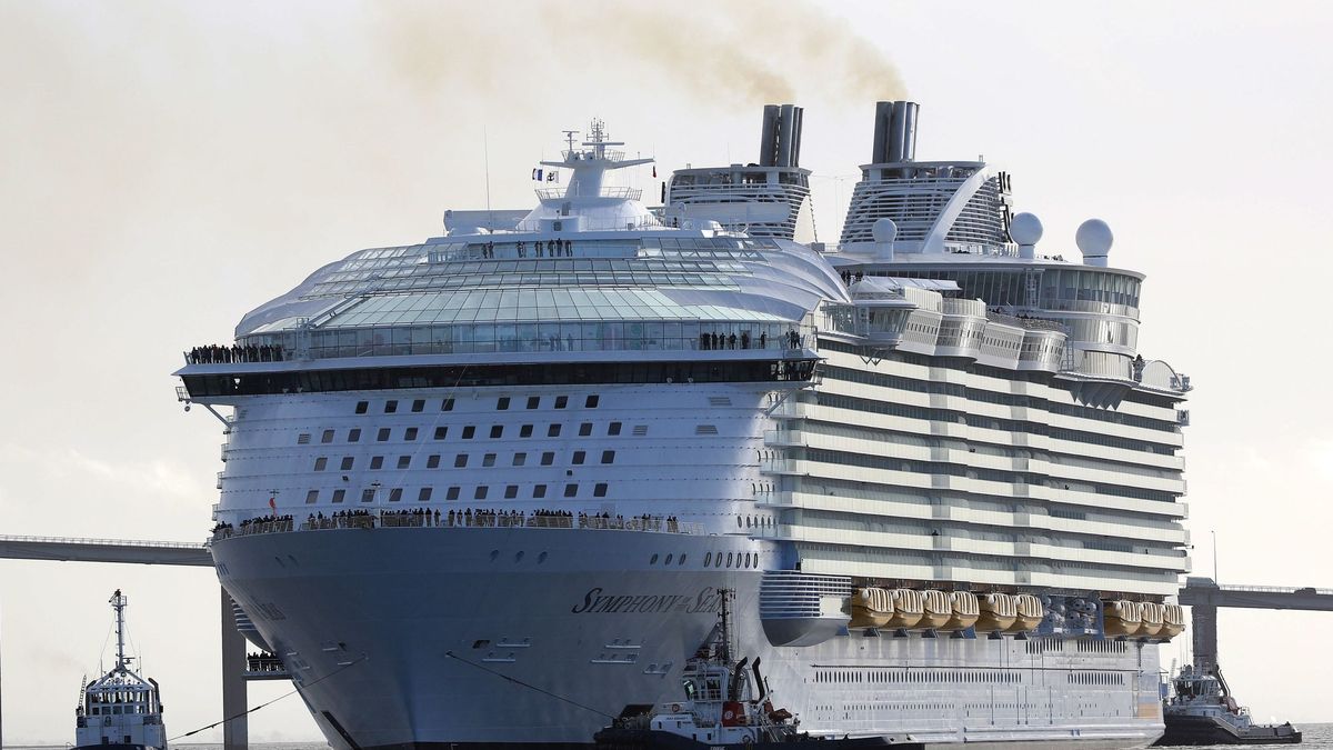 Llega a Málaga el 'Symphony of the Seas', el crucero más grande del mundo 