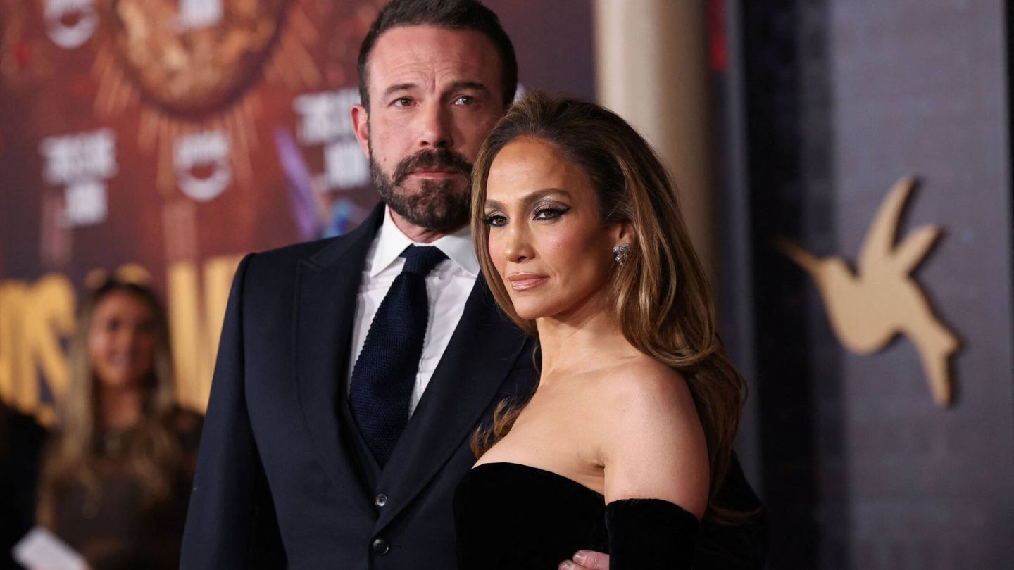 Ben Affleck y Jennifer Lopez, en el estreno de 'This is me... now: a love story'. (Reuters)