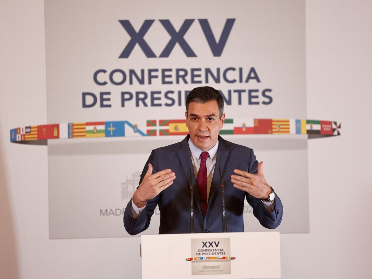 Foto: El presidente del Gobierno, Pedro Sánchez, tras la reunión de la Conferencia de Presidentes sobre el covid el pasado 22 de diciembre. (EFE/Rodrigo Jiménez)