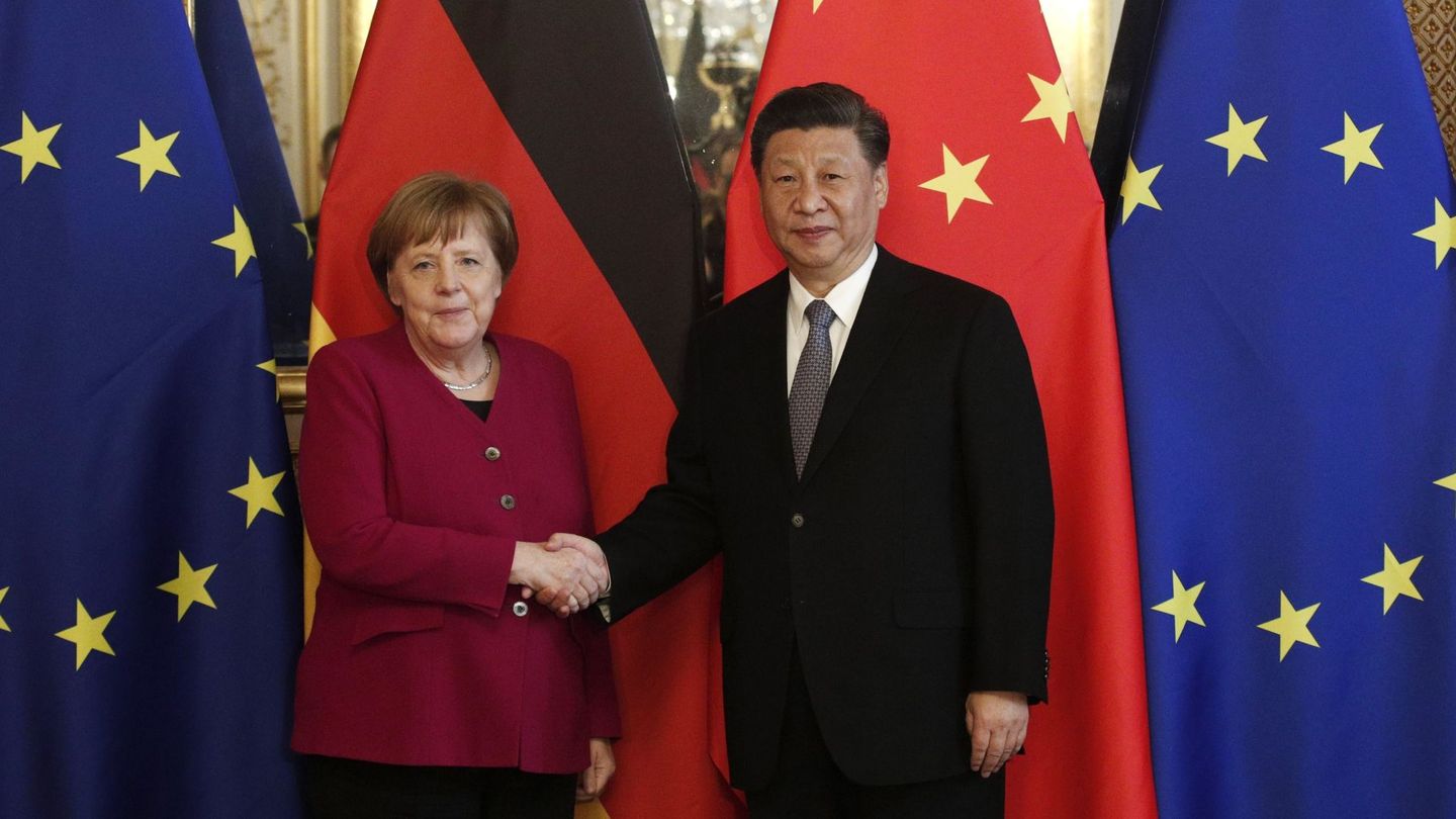 La canciller alemana, Angela Merkel (i), y el presidente chino, Xi Jinping. (EFE)