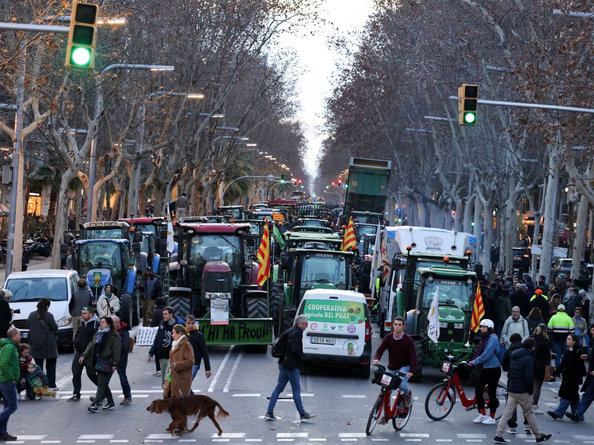 Foto: Los agricultores toman Barcelona. (Reuters/Nacho Doce)