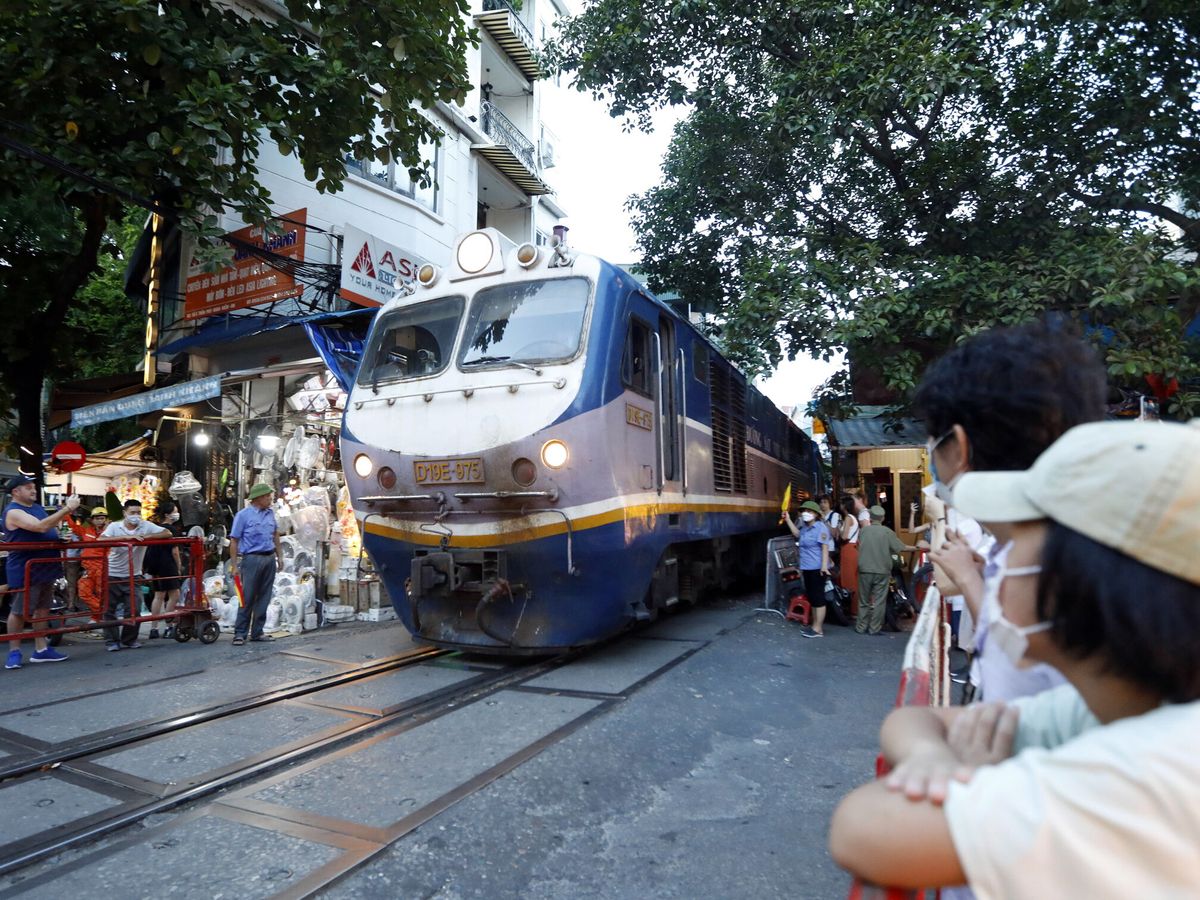 Foto: La Calle del Tren, en Hanoi, se había vuelto muy peligrosa (EFE EPA/Luong Thai Linh)