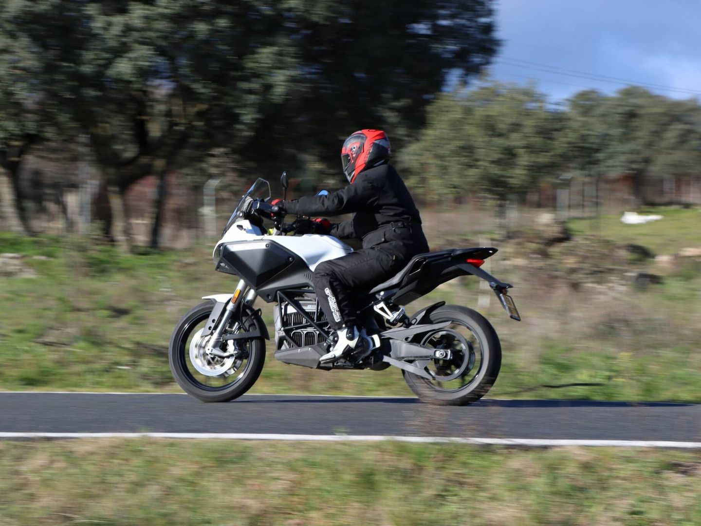 Es una moto cómoda que invita a disfrutar de la carretera.
