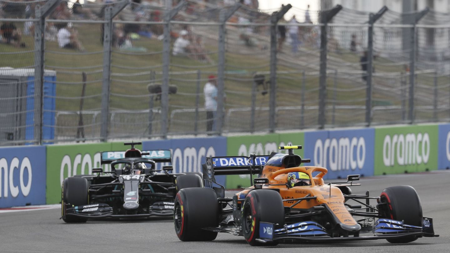 La gestión de la información y de la radio de McLaren y Mercedes con sus pilotos fue un caso extremo de estrés, tensión y necesidad de reacción 