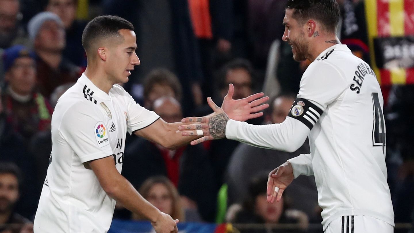 Lucas Vázquez celebra su gol con Ramos. (Reuters)