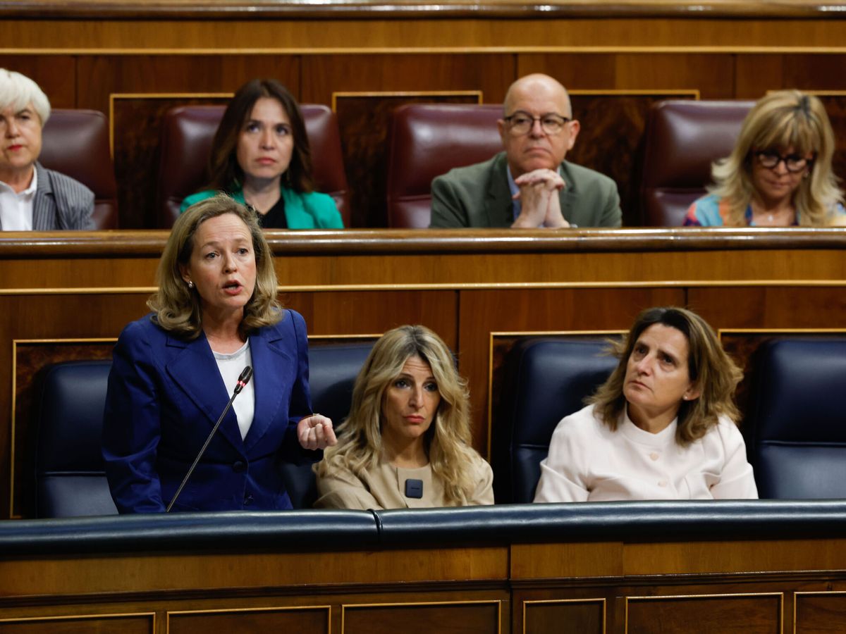 Foto: Las tres vicepresidentas del Gobierno, Nadia Calviño, Yolanda Díaz y Teresa Ribera, disfrutarán de un incremento cobrando 84.600,72 euros. (EFE/J.j.guillen)