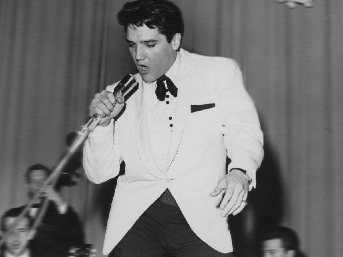 Foto: Elvis Presley en una actuación. (Instagram/@elvis)
