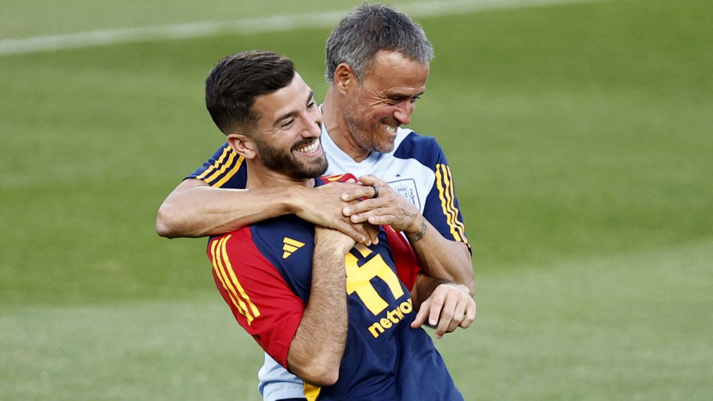 Luis Enrique y Gayà, durante un entrenamiento. (Reuters/Juan Medina)