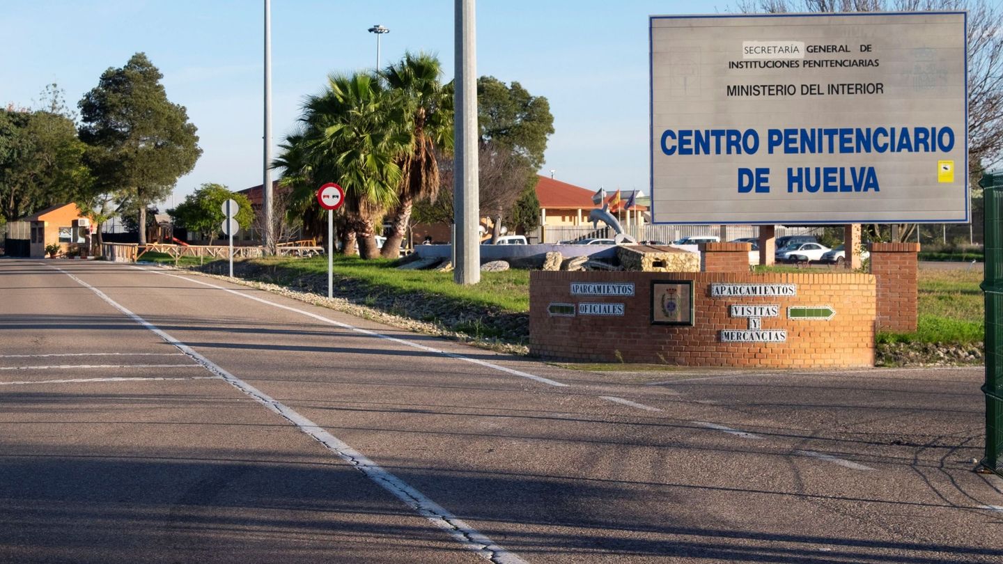 Acceso de entrada a la cárcel de Huelva. (EFE/Julián Pérez)