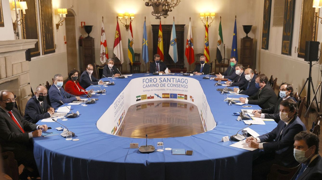 Foto: Feijóo reúne a siete presidentes autonómicos. (EFE/Lavandeira Jr)