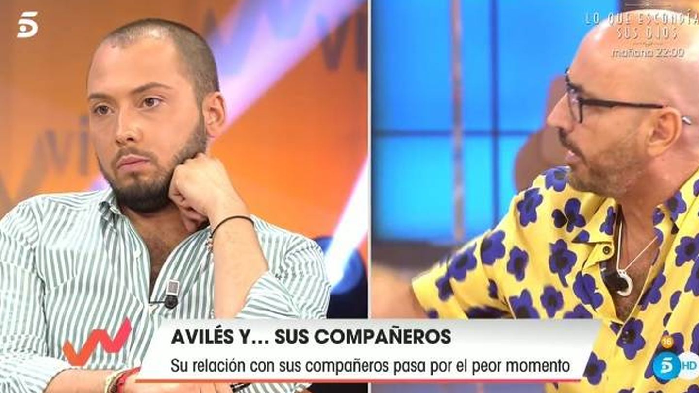 Avilés escuchando las críticas de Arrabal. (Telecinco).