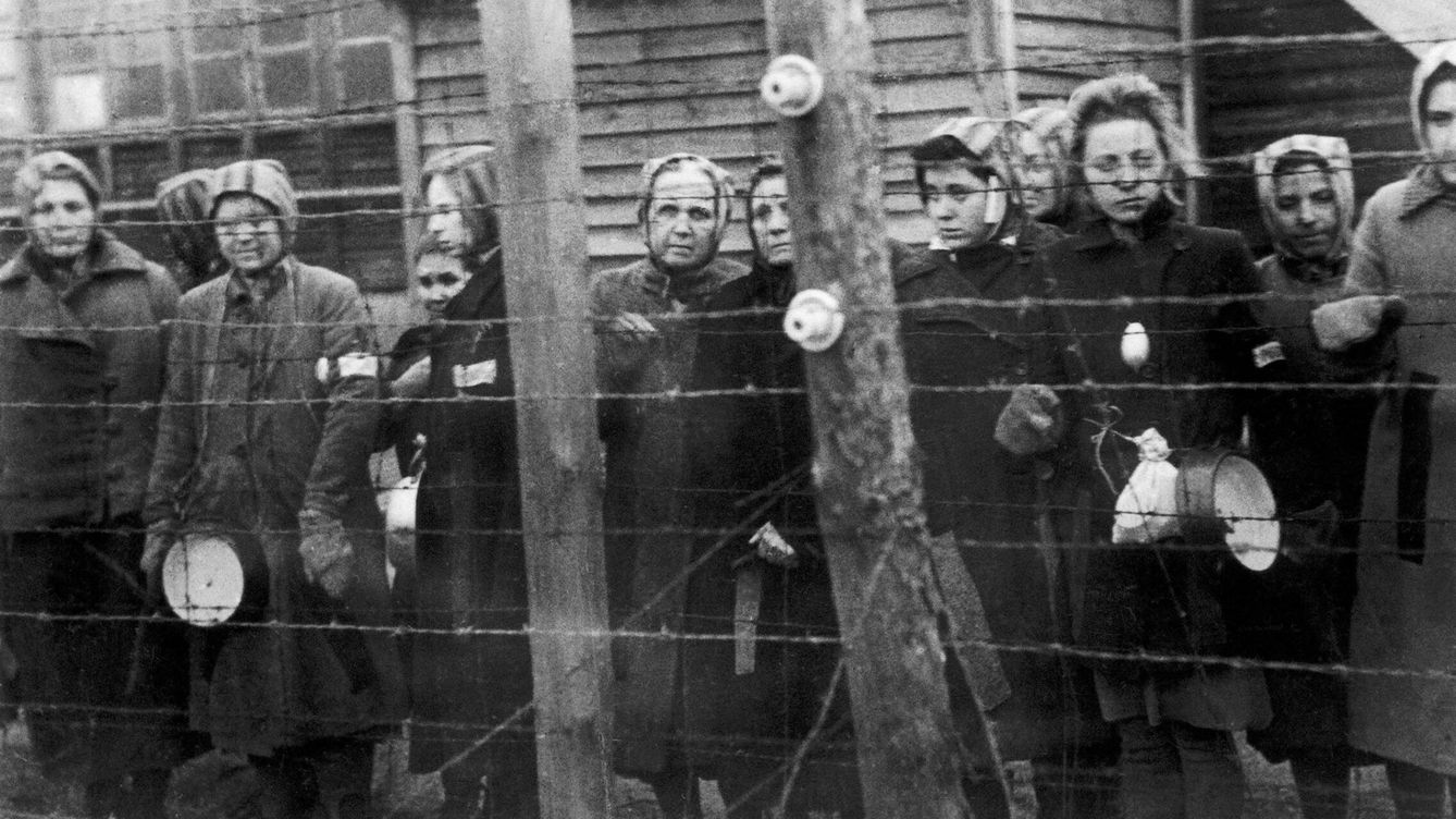 Foto: Mujeres en el campo de concentración de Ravensbrück en 1945. (Getty/Gamma-Keystone/Keystone-France)