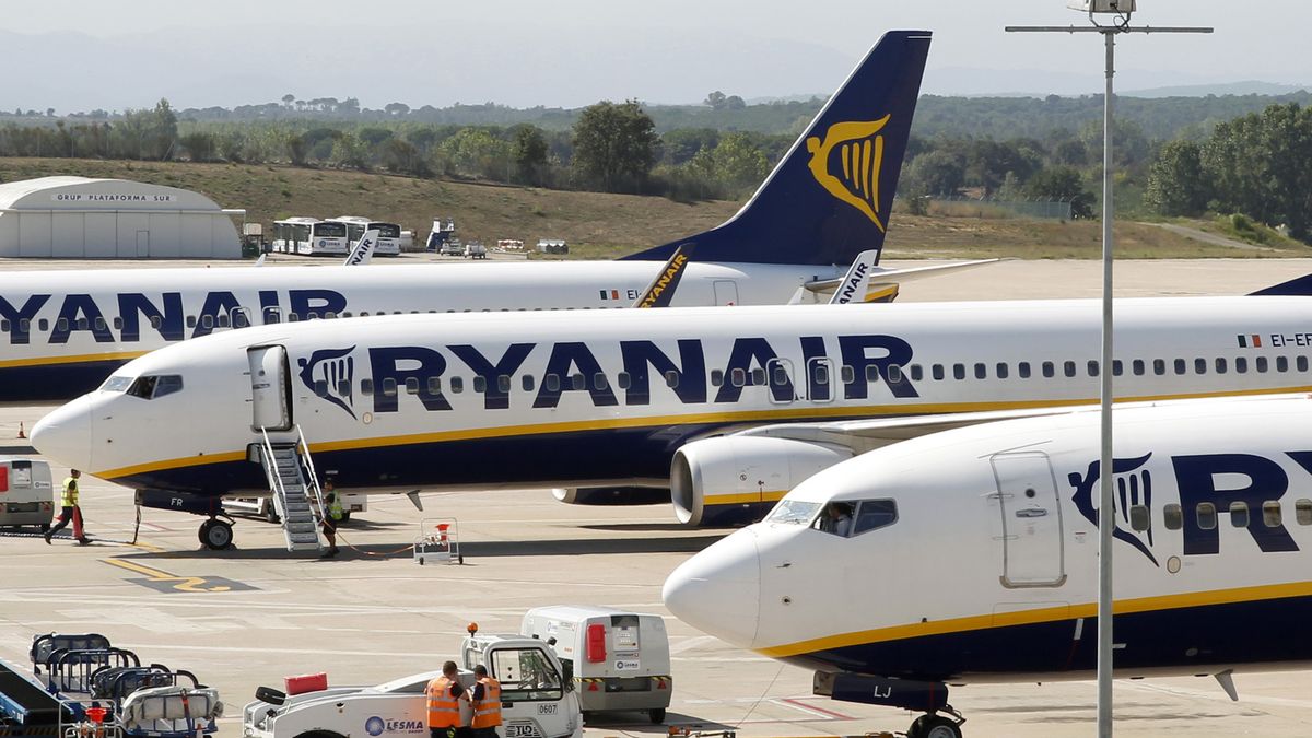 Un juez tumba los "abusos" de Ryanair y le prohíbe cobrar la tarjeta de embarque