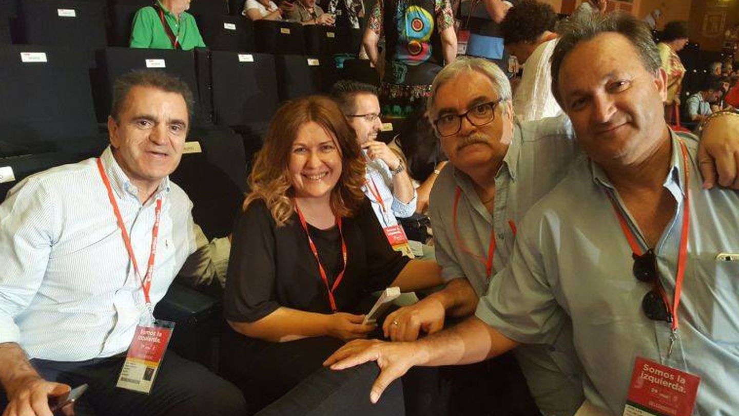 El diputado Miguel Arranz, con gafas. A la izquierda, José Manuel Franco, secretario general del PSOE-M.