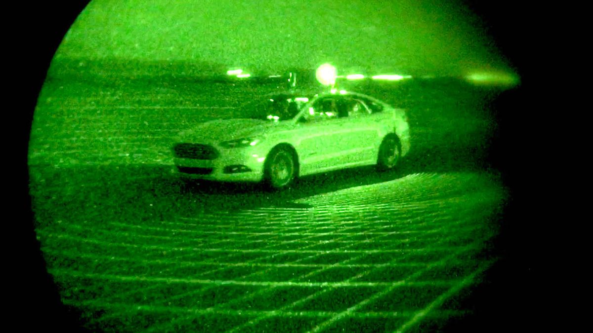 Sin luz y sin manos al volante: así aprende un coche autónomo a 'ver' de noche