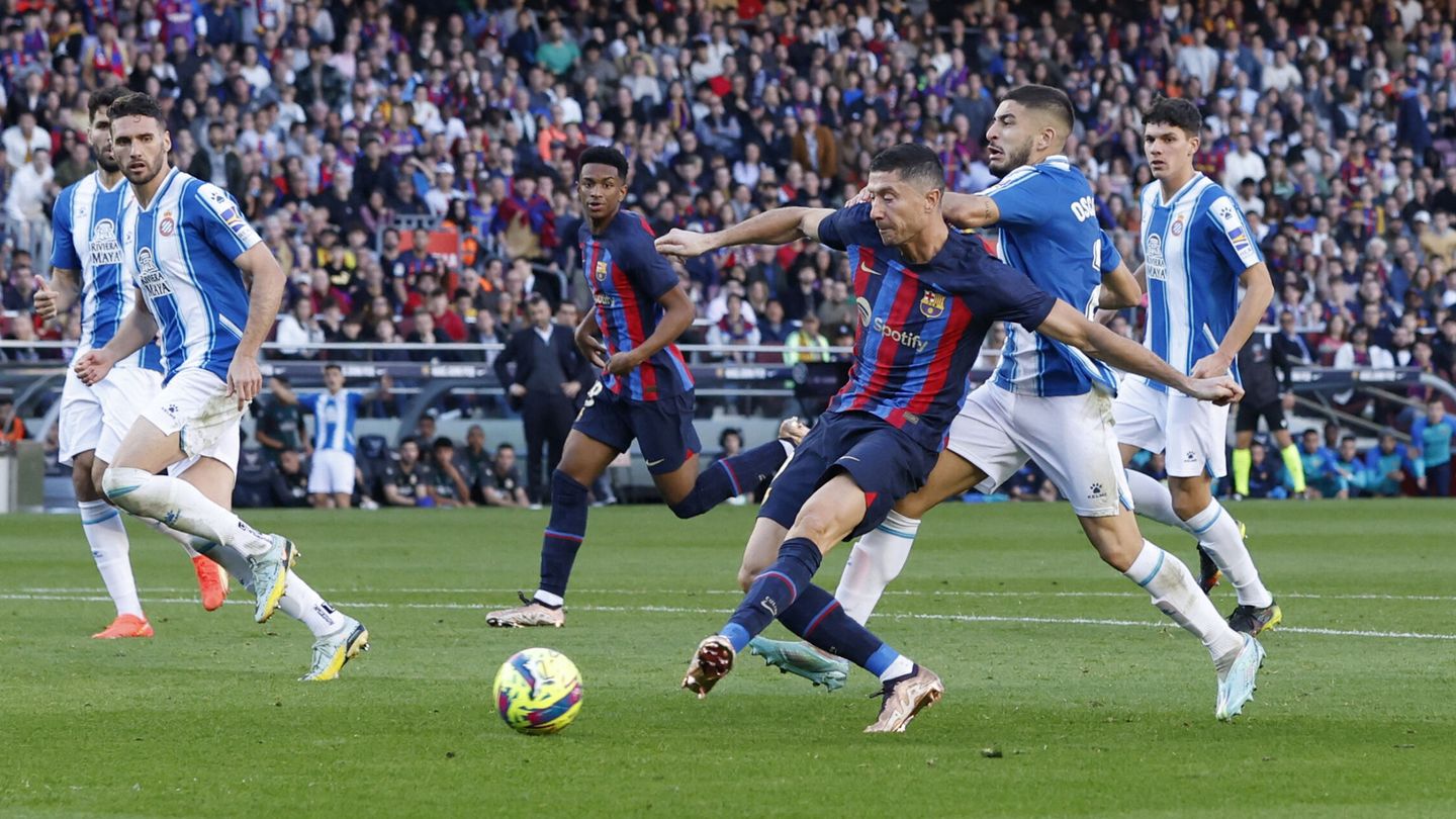 Lewandowski sí jugó contra el Espanyol. (Reuters/Albert Gea)