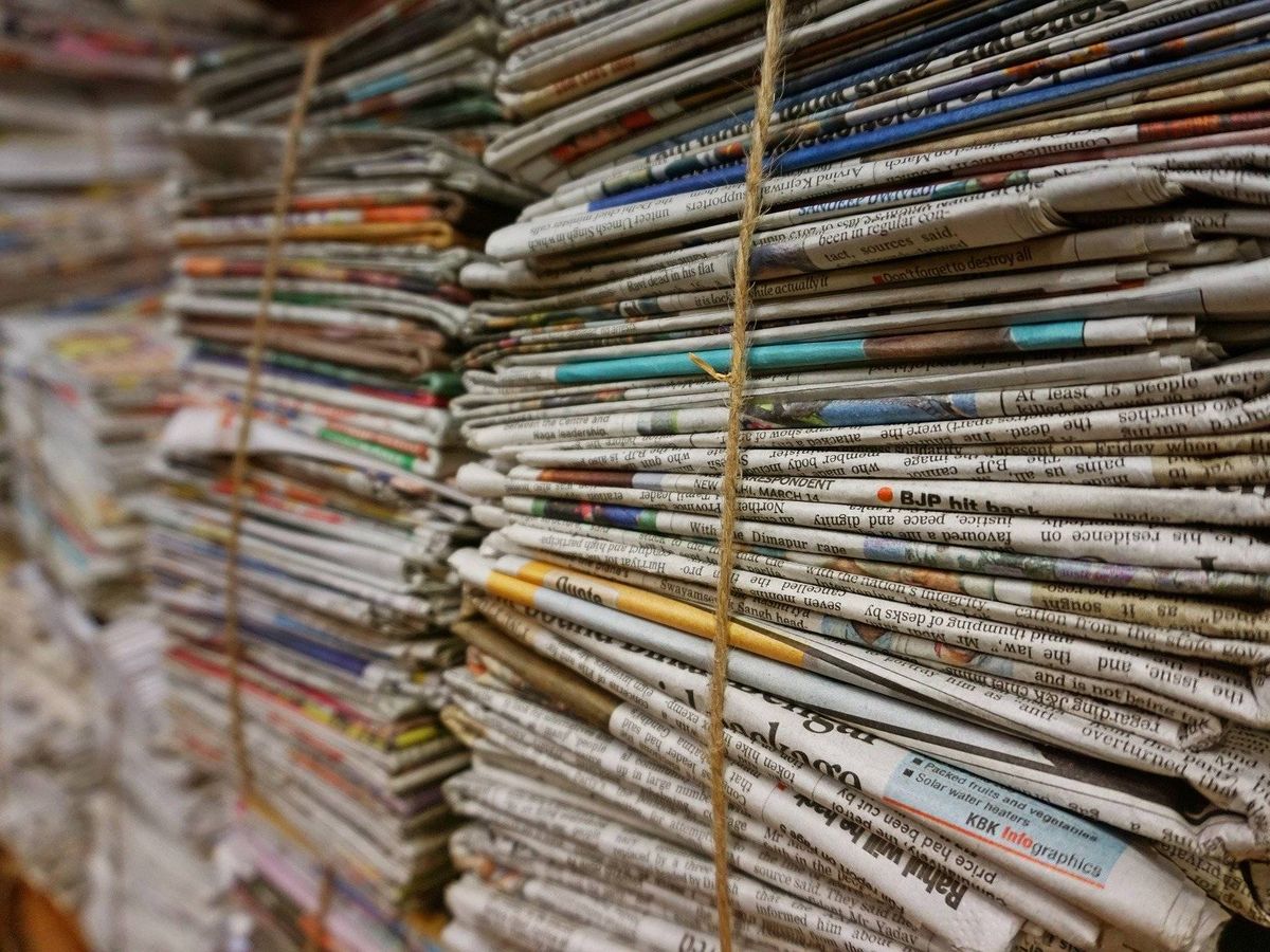 Foto: Periódicos viejos apilados. Foto: Pixabay