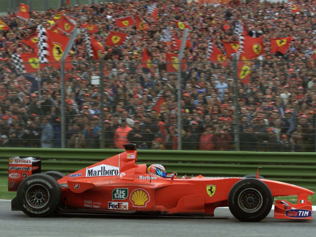 Foto: Marlbro y Ferrari, en los años dorados con Schumacher. (Reuters/Paolo Cocco)