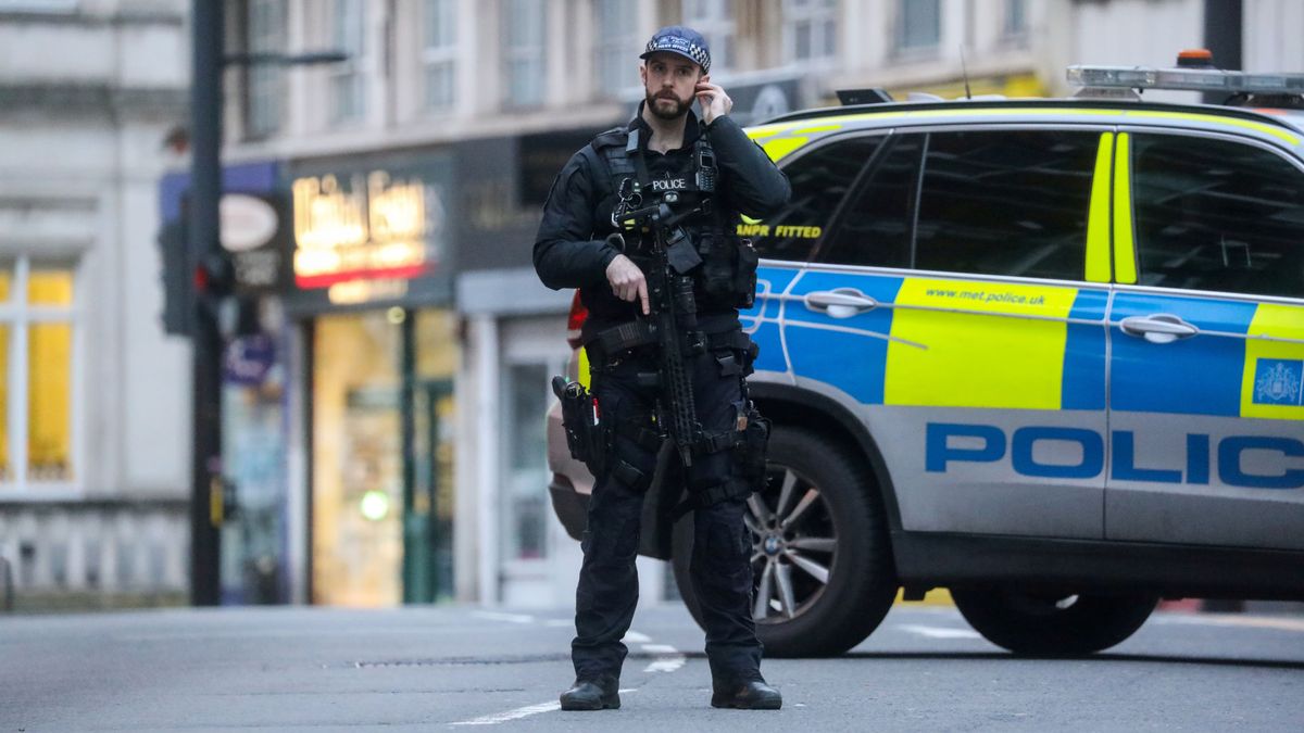 Un hombre, detenido tras asestar una puñalada en una mezquita en Londres