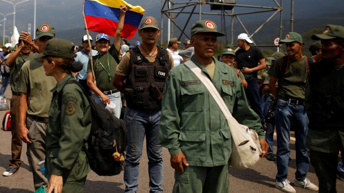 Venezuela, en estado de alerta: Maduro cierra las fronteras