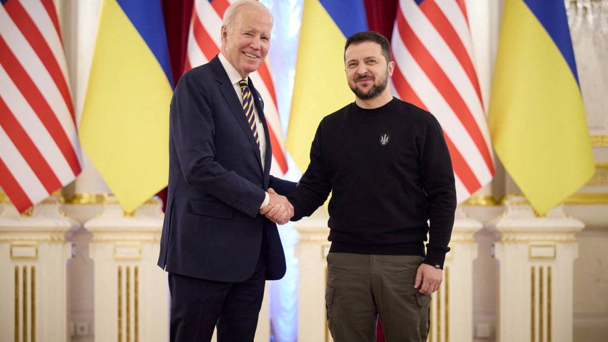 Biden concluye su histórica visita a Kiev con más promesas de ayuda militar