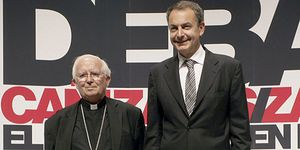 Zapatero defiende entre abucheos su relación de cooperación con la Iglesia católica