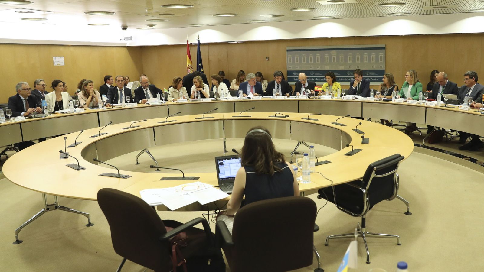 Foto:  Vista general de una reunión que celebra el Consejo de Política Fiscal y Financiera. (EFE)