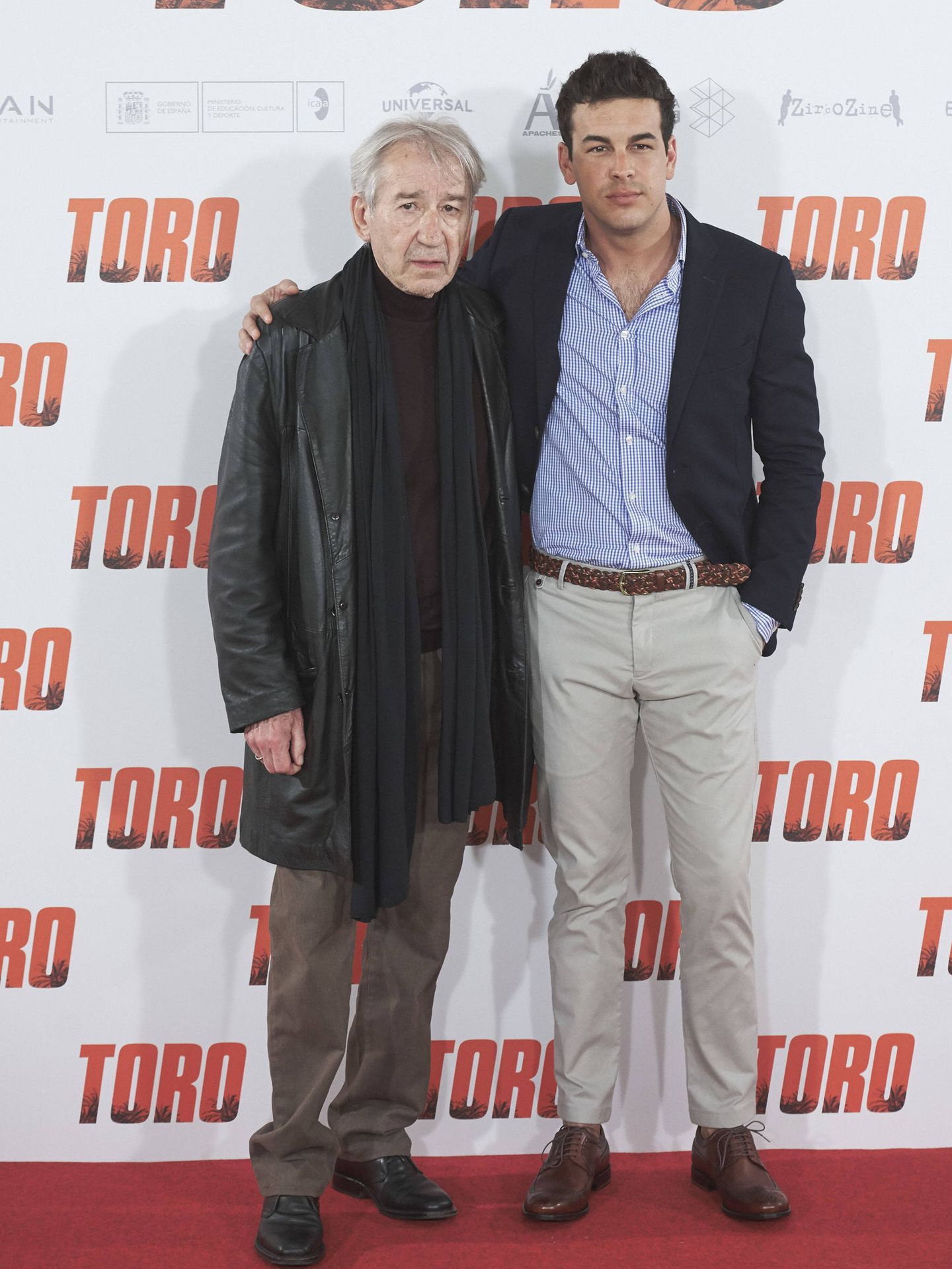 Con Mario Casas en el estreno de 'Toro',  de Kike Maíllo. (Getty)