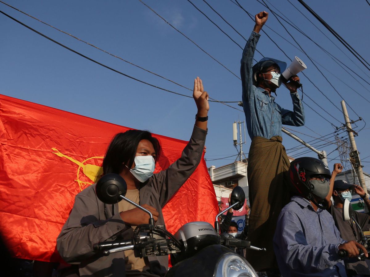Foto: Protesta contra el golpe de estado en Myanmar. (EFE)