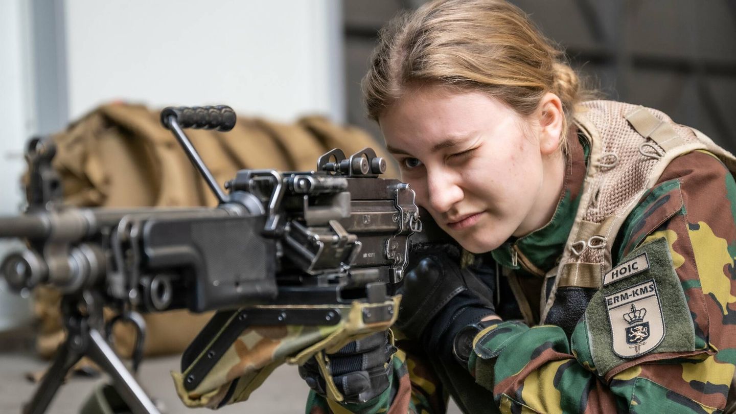 Elisabeth de Bélgica, durante un entrenamiento militar. (Casa Real de Bélgica)