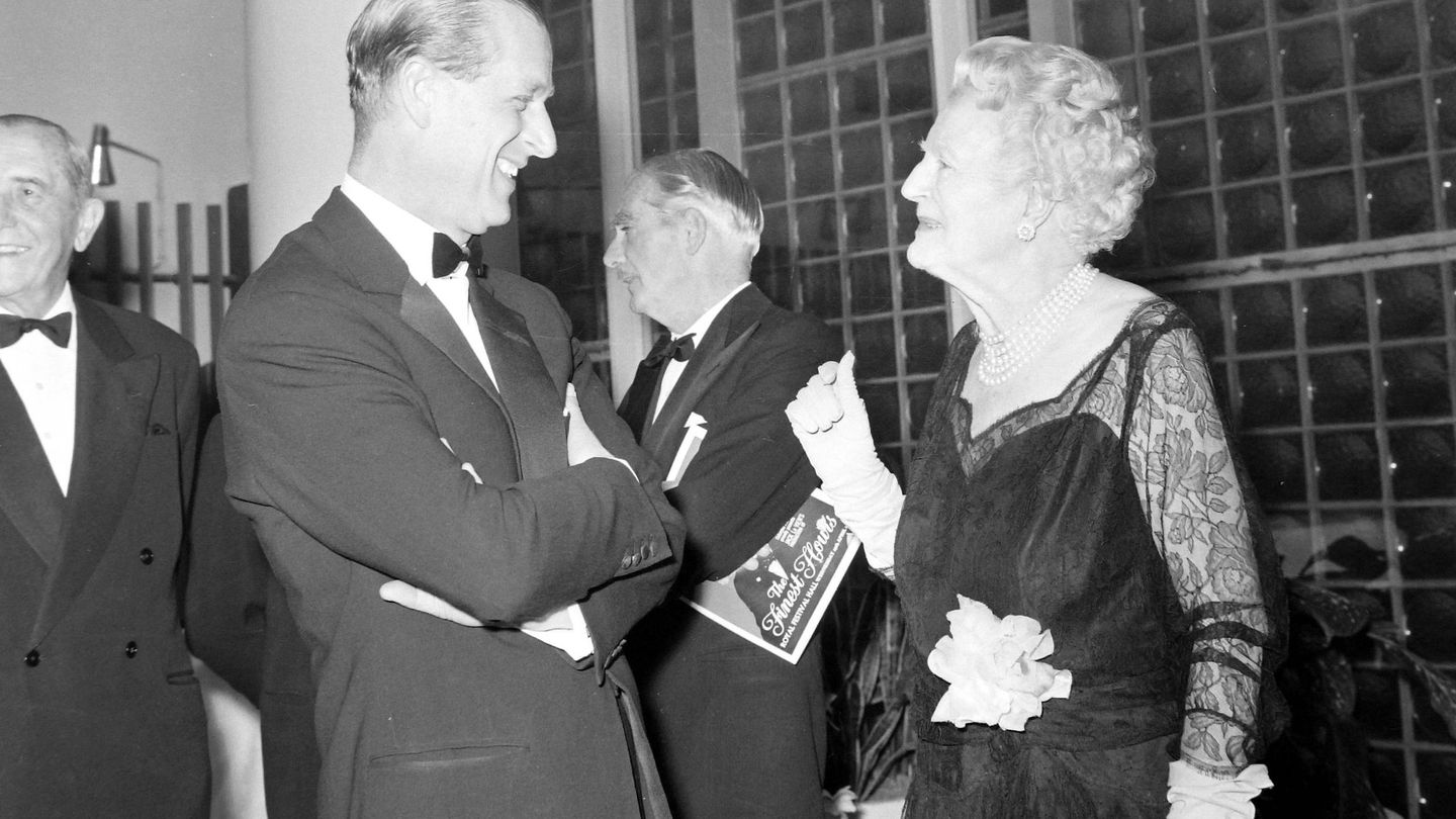 Clementine Hozier, junto a Felipe de Edimburgo en 1964. (Cordon Press)