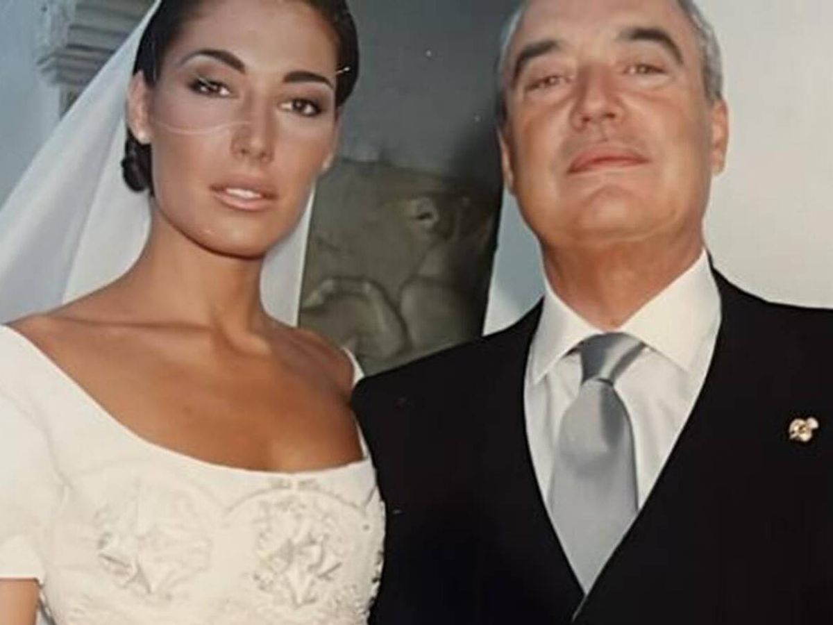 Foto: Raquel y su padre Manuel, el día de la boda de la ex Miss España. (Instagram/@raquelrevueltaoficial)