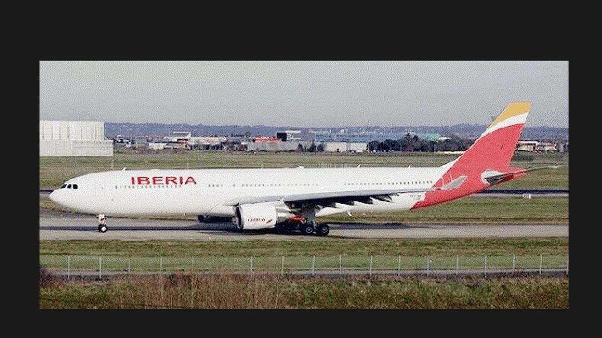 Así es la nueva imagen de Iberia tras eliminar la corona del logotipo