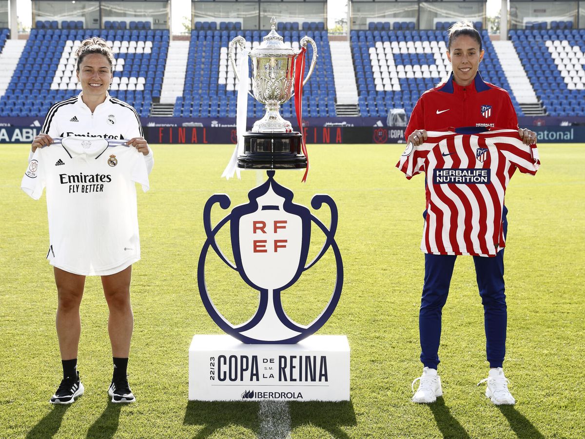 Foto: Las capitanas del Real Madrid, Kenti Robles (i) y la del Atlético de Madrid, Lola Gallardo (EFE/RFEF/Eidan Rubio)