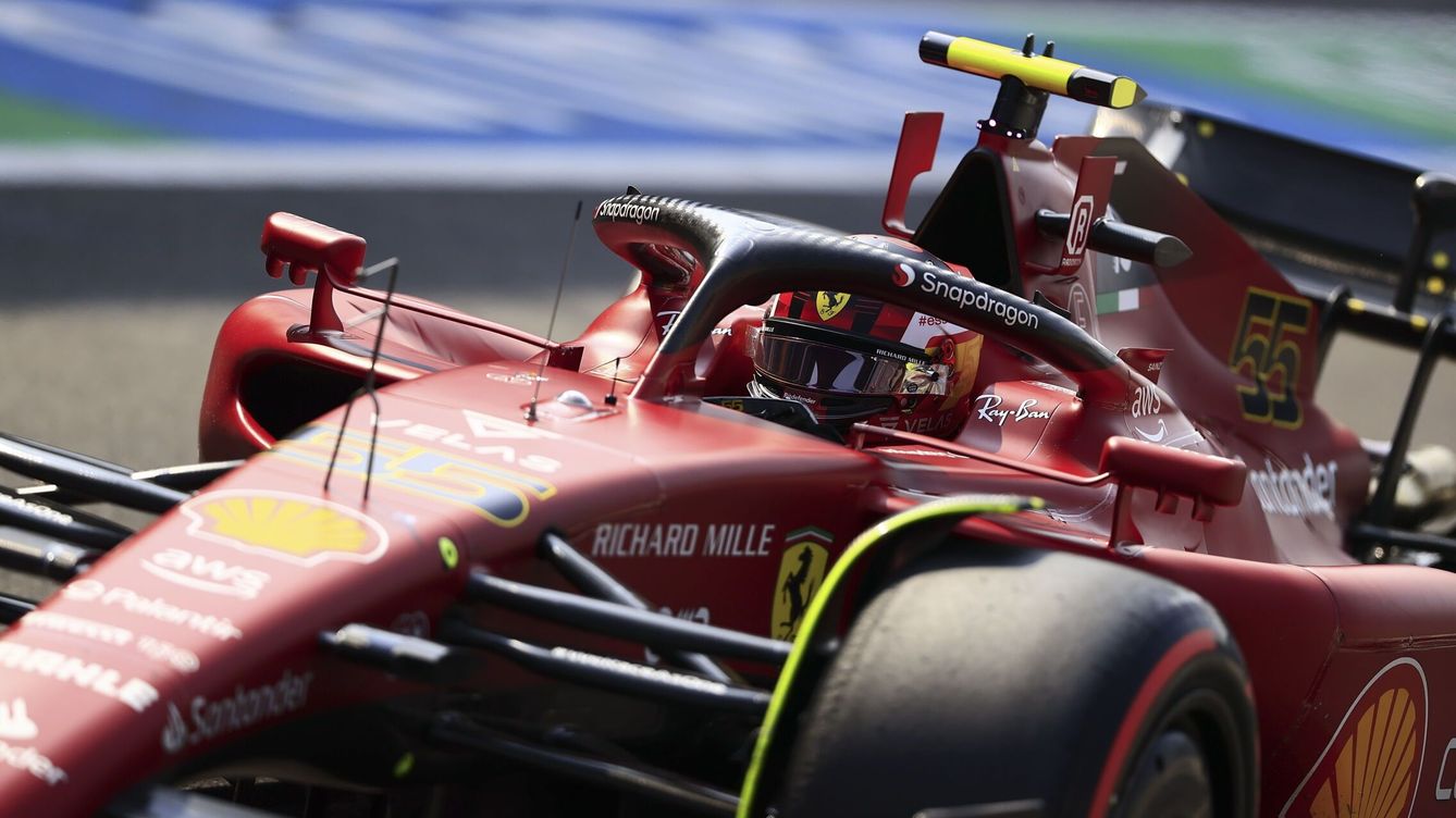 Foto: Nuevo Ferrari F1 de Carlos Sainz: presentación y detalles del coche, en directo (EPA/Carlos Pérez Gallardo)