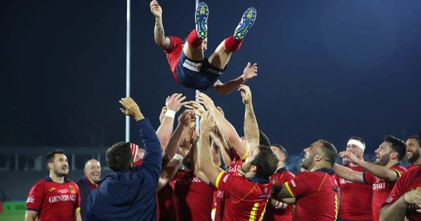 Foto: España celebrando la victoria ante Uruguay. (EFE)