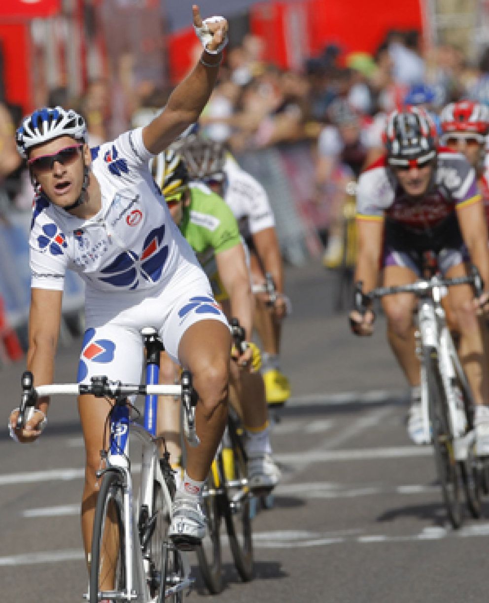 Foto: Roux se impone en la decimoséptima etapa y Valverde sigue de líder