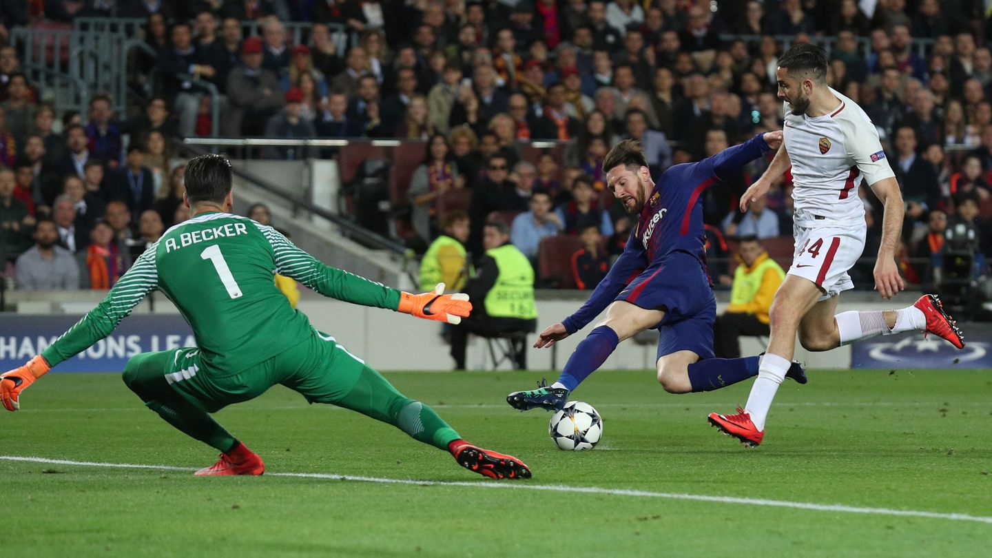 Alisson, guardameta de la Roma, ante Messi en la ida de los cuartos def final de la Champions. (Reuters)