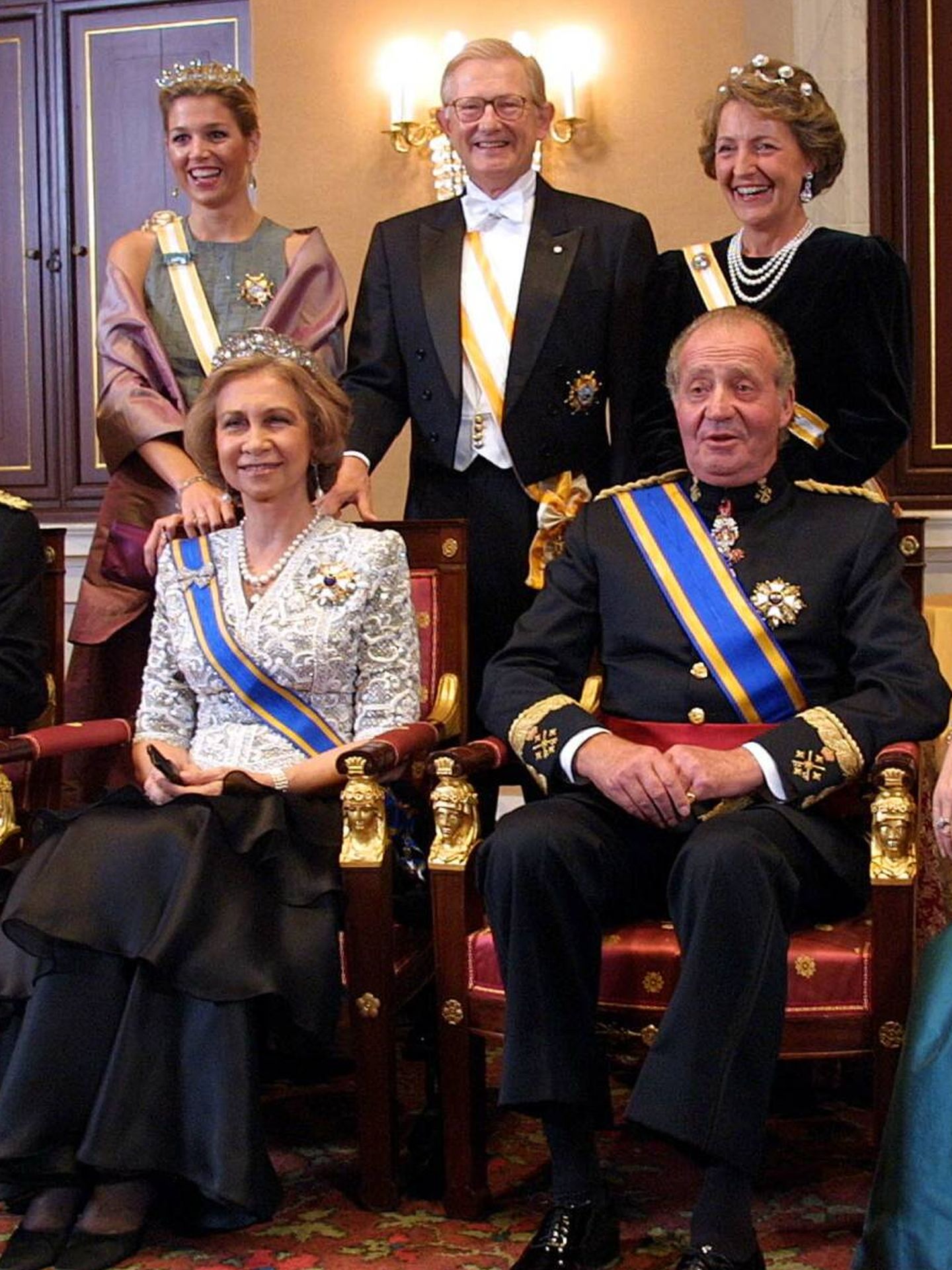 Máxima, con la tiara de aguamarinas en la visita de Estado de los eméritos en 2001. (Getty)