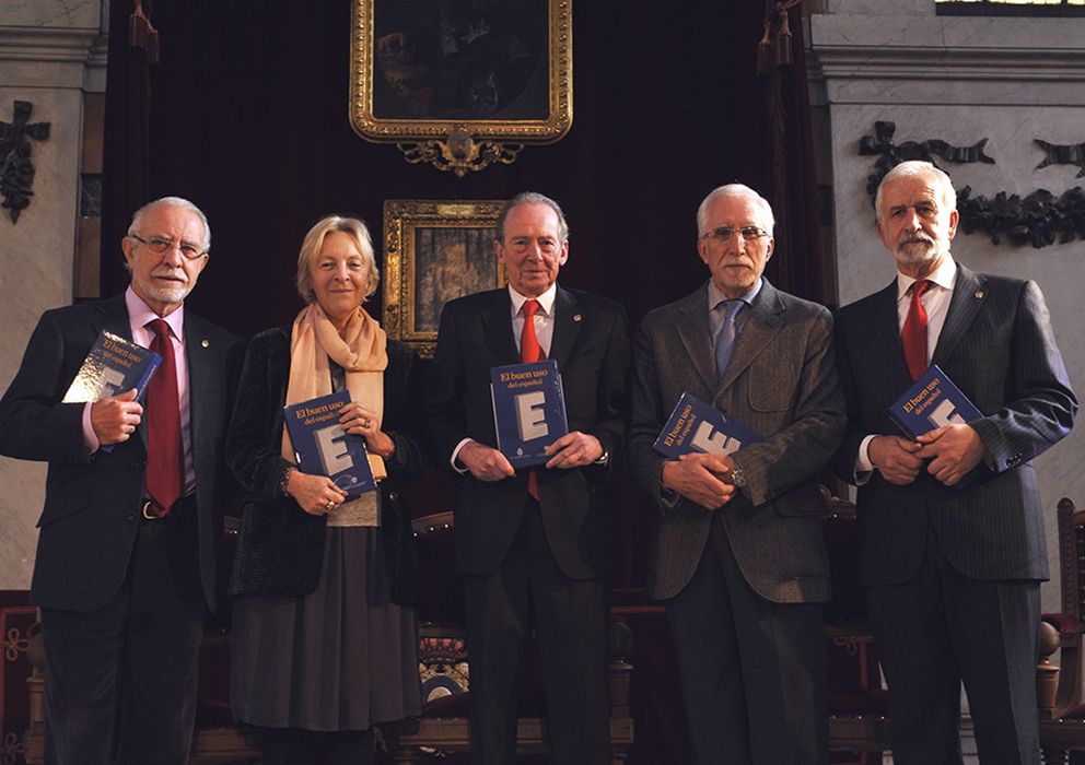 Foto: De izquierda a derecha, los académicos José María Merino, Soledad Puértolas, José Manuel Blecua, Luis Mateo Díez y Salvador Gutiérrez