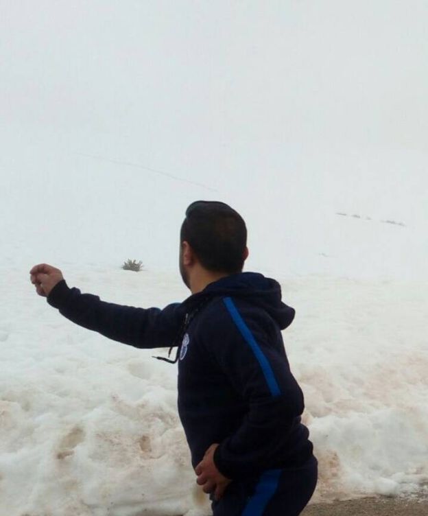 Foto: Larbi el Mouden, en la nieve. Ni su hijo sabe que está en prisión. El Confidencial